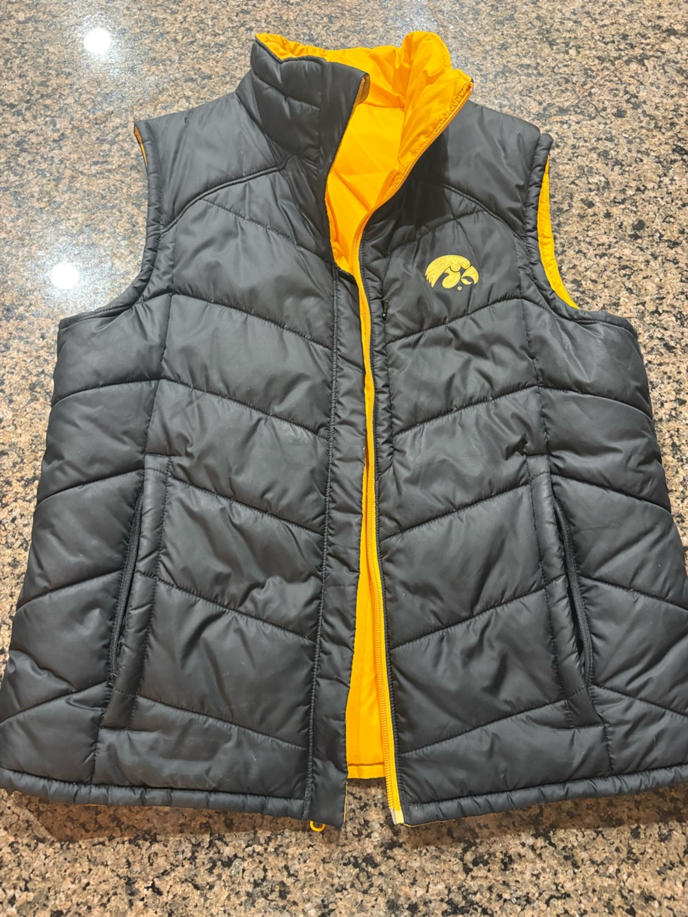 Columbia Iowa Hawkeyes NCAA Reversible Puffer Vest Yellow Black. women’s Large